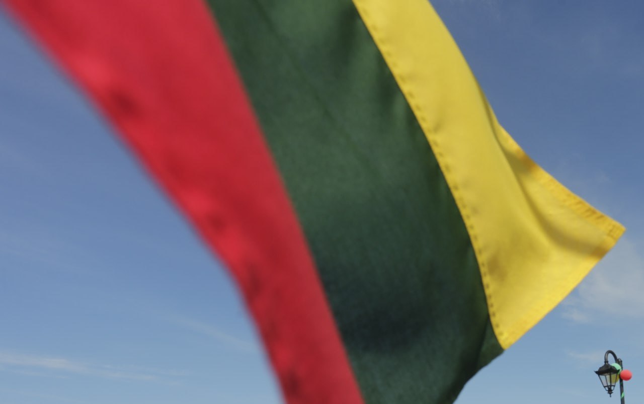 В Литве из-за скачка цен на топливо предложили снова ввести удалёнку