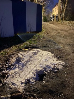 На проспекте Победы коммунальщики высыпали 80 кг соли, жители пожаловались губернатору