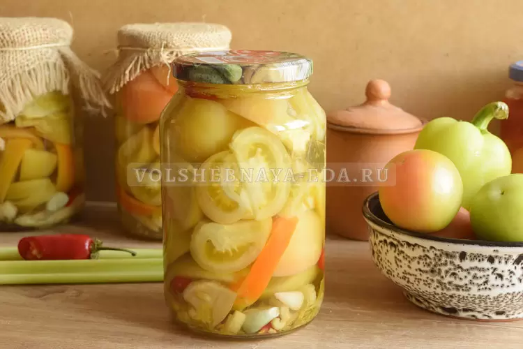 Необыкновенные закладки на зиму: зеленые помидоры с сельдереем