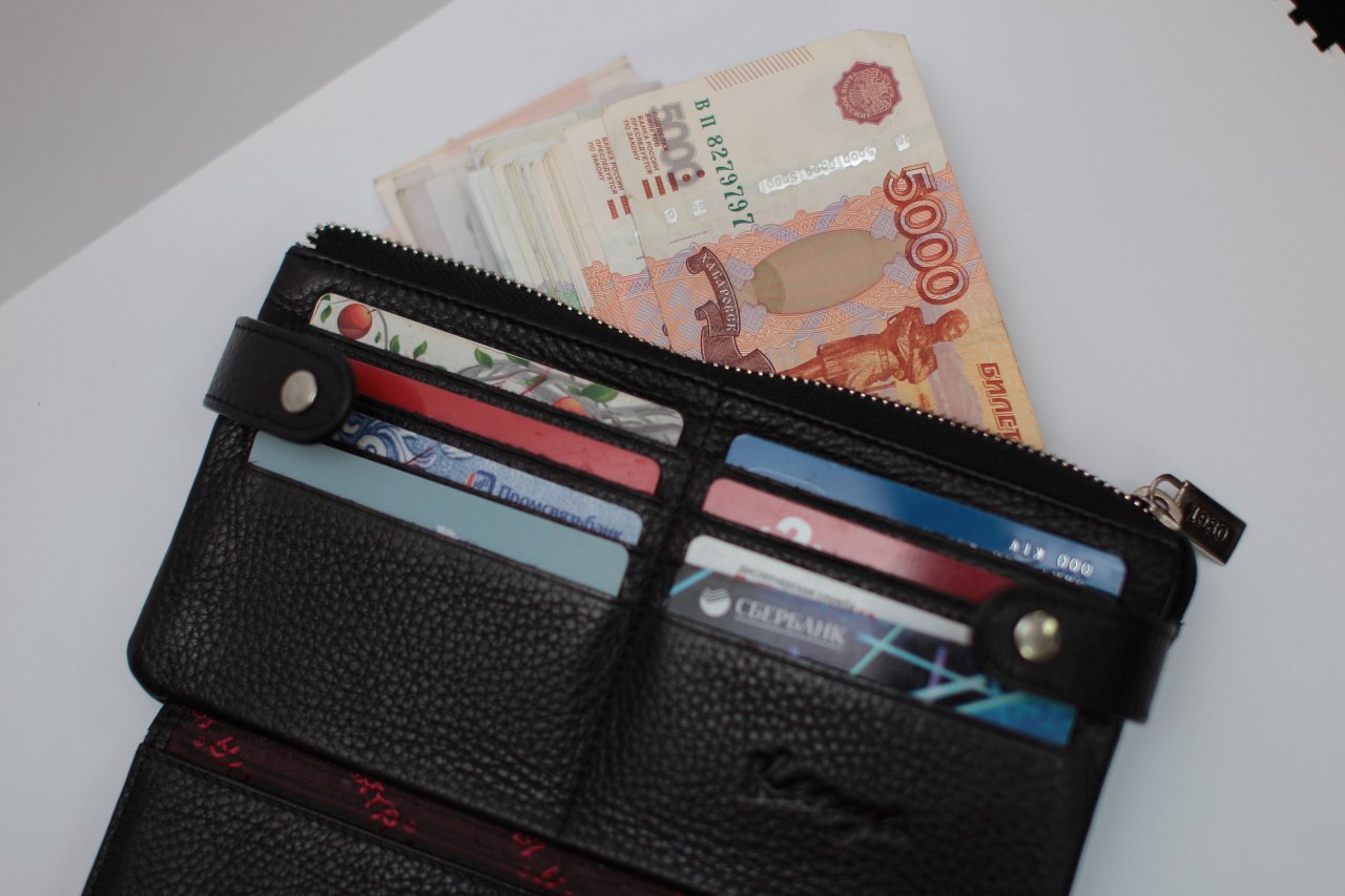 Перспектива остаться без денег и машин заставила калининградку погасить долг по кредиту в 4,4 млн рублей