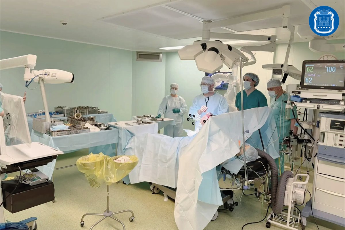 В кардиоцентре в Родниках впервые провели операции на коленных суставах с помощью роботизированной системы