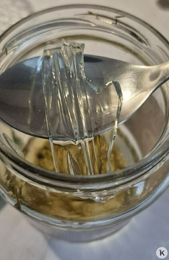 Калининградец нашёл осколок стекла в банке с маринованными помидорами Калининградец нашёл осколок стекла в банке с маринованными помидорами