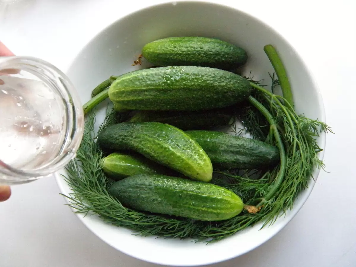 Зимний король на вашем столе: как приготовить огуречный салат на зиму, который выйдет в фавориты