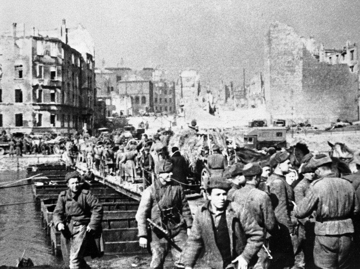 Сегодня в России вспоминают подвиг советских солдат и офицеров в ходе операции 1945 года по взятию Кёнигсберга