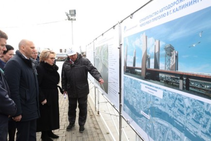 Валентина Матвиенко совместно с губернатором Алексеем Беспрозванных оценила ход реализации проектов по развитию транспортной сети, туристической отрасли и сохранению культурного наследия