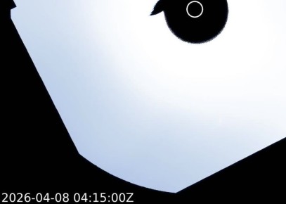 Обломок большой древней кометы летит к Солнцу и погибает в его атмосфере