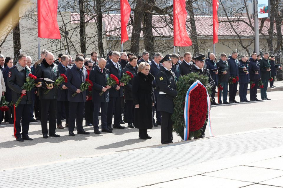 ������� �������������: 9 ������ � ���� ������������ ������ � ������ ʸ���������