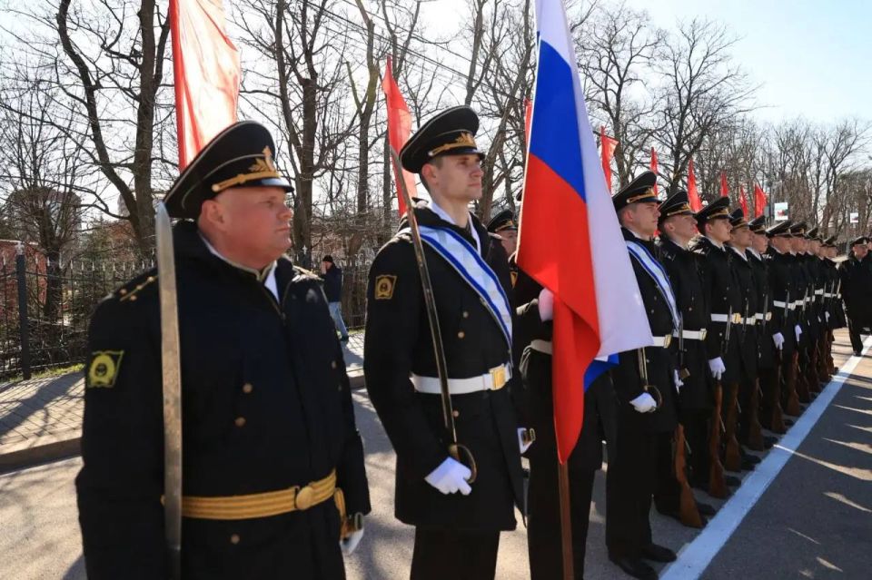 ����� �������: �������, � ���� �������������� ����, 81-� ��������� ������������� ������ ʸ���������, ������ � �������� ��������������, ��������� �� �������� ���������, ��������� ����� � ����� � ��������� 1200...