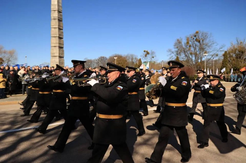 ����� �������: �������, � ���� �������������� ����, 81-� ��������� ������������� ������ ʸ���������, ������ � �������� ��������������, ��������� �� �������� ���������, ��������� ����� � ����� � ��������� 1200...