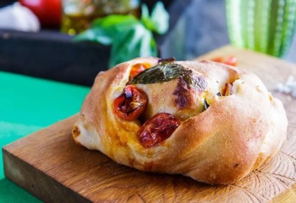 Ароматный хлеб с помидорами и базиликом: идеальный рецепт для гурманов