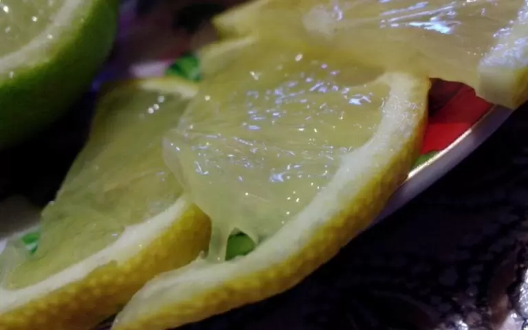 Как вода с лимоном по утрам может изменить ваше здоровье: мифы и реальность