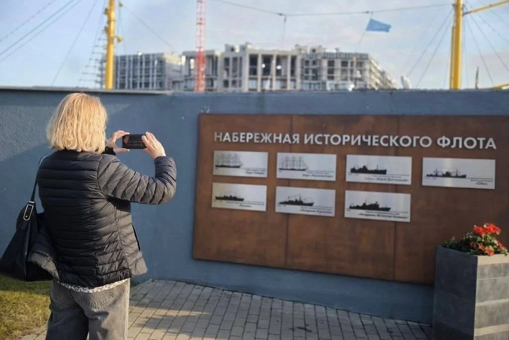 Возле Музея Мирового океана в Калининграде установили памятную доску, посвящённую историческим судам Возле Музея Мирового океана в Калининграде установили памятную доску, посвящённую историческим судам