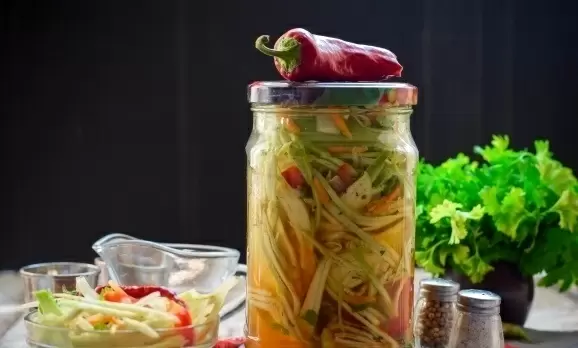 Остренькие кабачки: как приготовить корейскую закуску, от которой пальчики оближешь