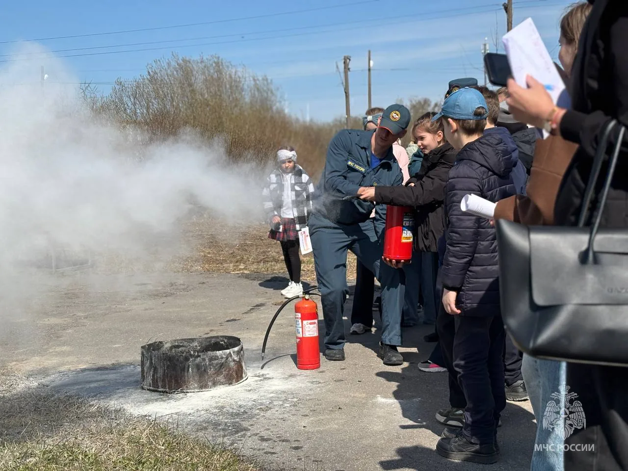 Школьников познакомили с профессией пожарного Школьников познакомили с профессией пожарного