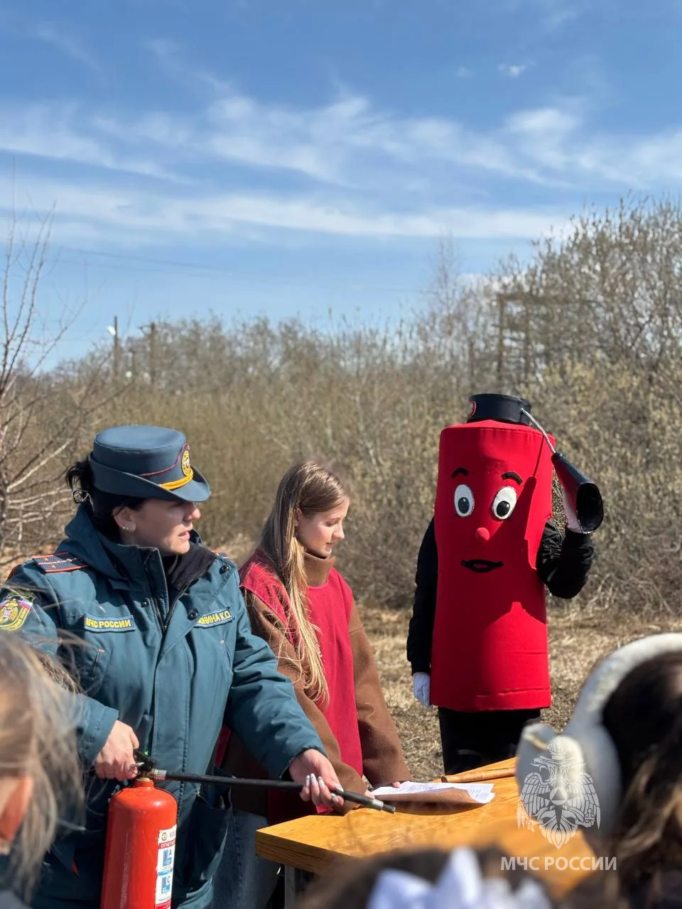 Школьников познакомили с профессией пожарного Школьников познакомили с профессией пожарного
