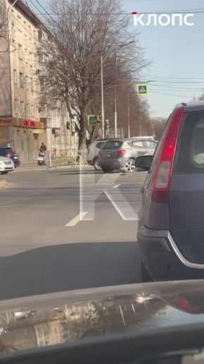 Улица Невского из-за аварии встала в трёхкилометровой пробке