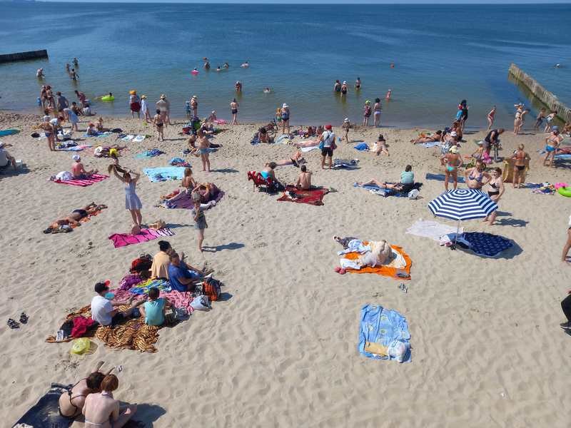 Рвущиеся на пляжи под Калининград туристы уже скупают надувную резину