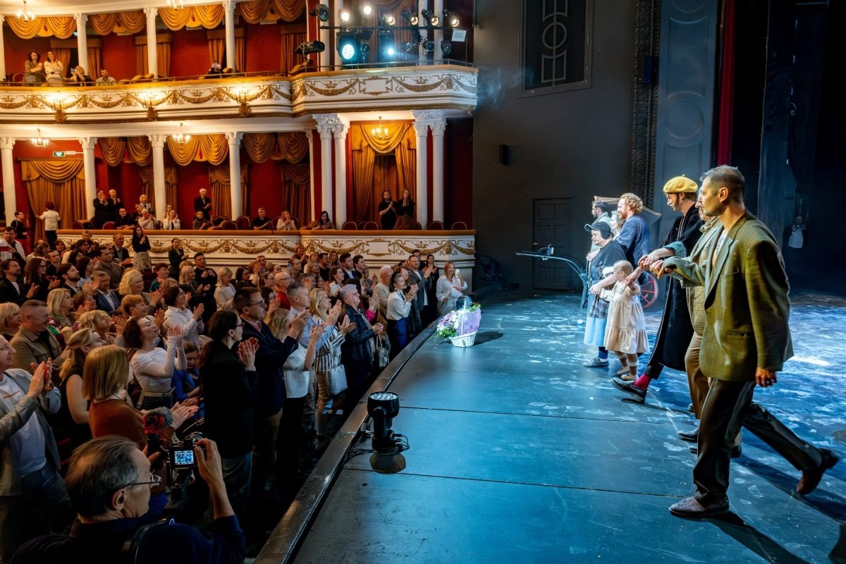 Калининградский драмтеатр закупает 40 итальянских прожекторов за 28 млн рублей