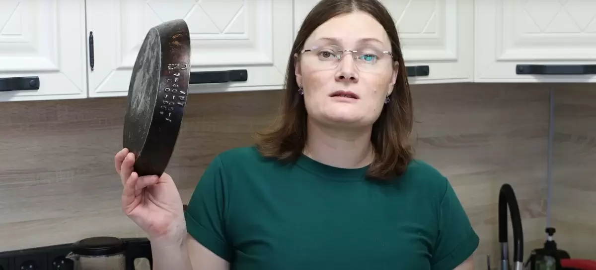 Как вывести нагар с сковороды без варки: удивительный хитрец!