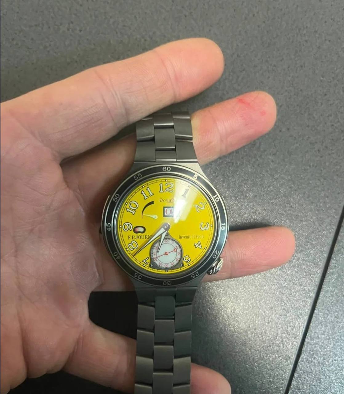 Незадекларированные швейцарские часы стоимостью более 12 млн рублей обнаружили калининградские таможенники у водителя легкового автомобиля, прибывшего в Россию из Польши через пункт пропуска Багратионовск Незадекларированные швейцарские часы стоимостью более 12 млн рублей обнаружили калининградские таможенники у водителя легкового автомобиля, прибывшего в Россию из Польши через пункт пропуска Багратионовск