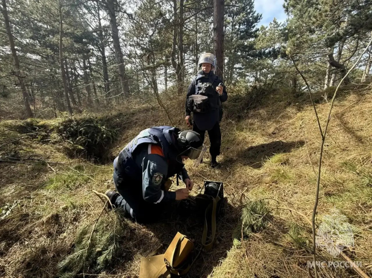 На Балтийской косе обнаружен склад боеприпасов времен войны На Балтийской косе обнаружен склад боеприпасов времен войны
