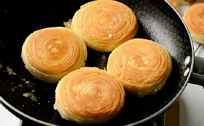 Быстрая и вкусная выпечка: секреты турецкого шоколадного десерта за 4 минуты