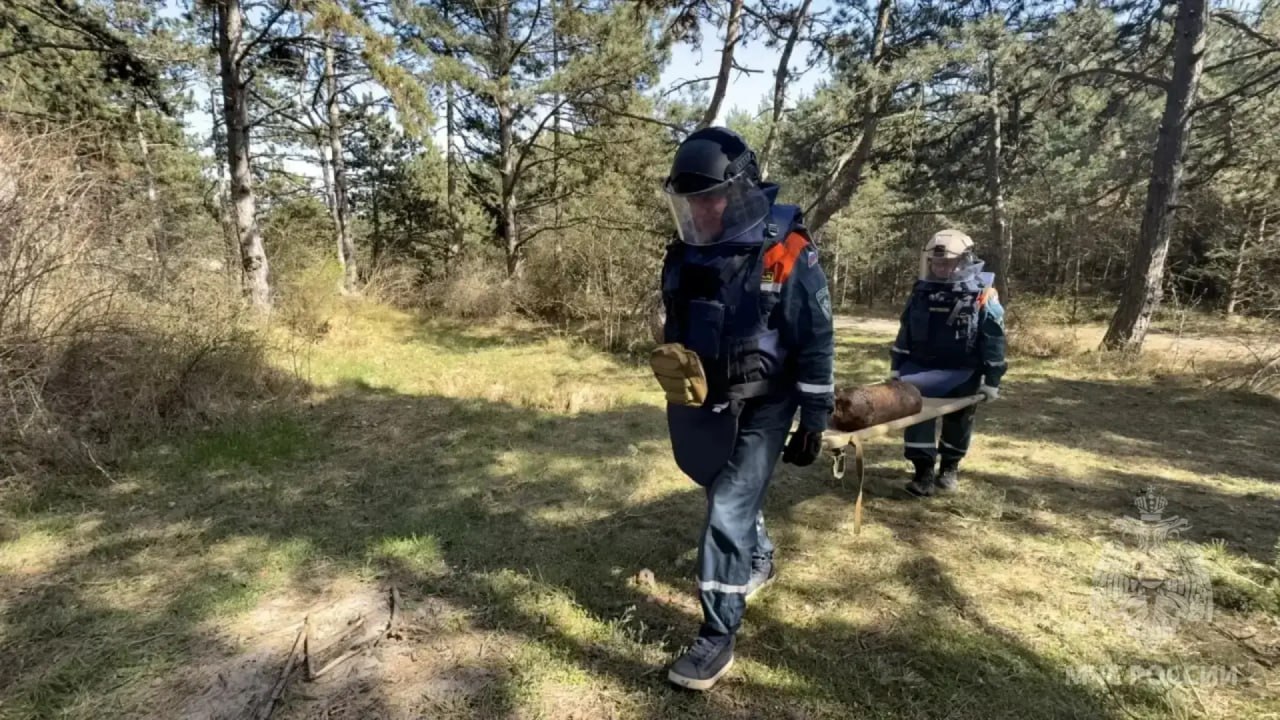 На Балтийской косе обнаружен склад боеприпасов времен войны На Балтийской косе обнаружен склад боеприпасов времен войны