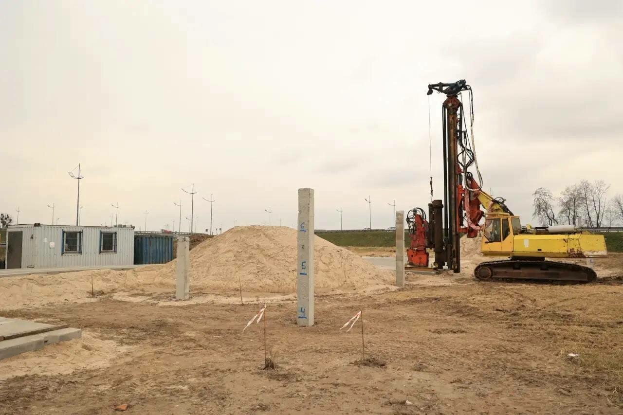 В Калининграде со стороны Невского начали монтировать новый въездной знак В Калининграде со стороны Невского начали монтировать новый въездной знак