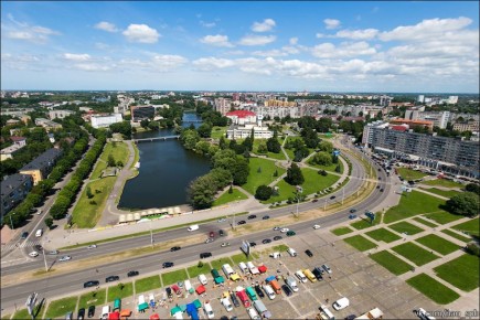 Волчица Веста освоила новую команду и научилась доверять