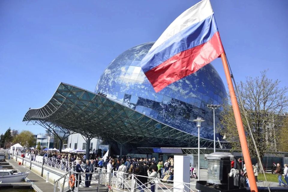 ����� 60 ����� ������� ������ 21-� ���� ������� � ����� �������� ������