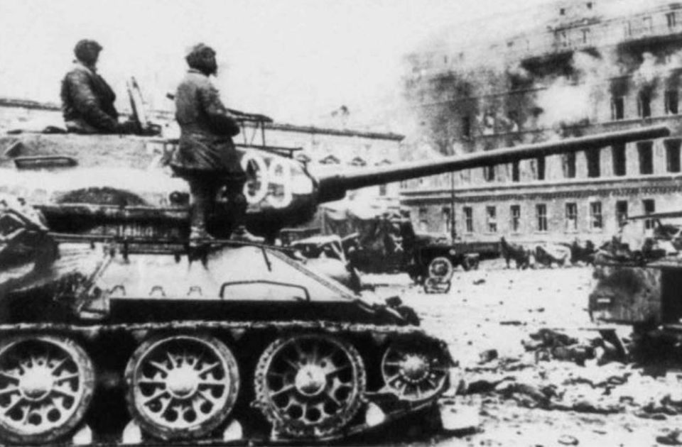 Эдуард Басурин: #ДЕНЬвИСТОРИИ. 3 мая 1945 года войска 2-го Белорусского фронта овладели городами Барт, Бад Доберан, Нойбуков, Варин, Виттенберге и на линии Вис-Мар — Виттенберге соединились с союзными английскими войсками