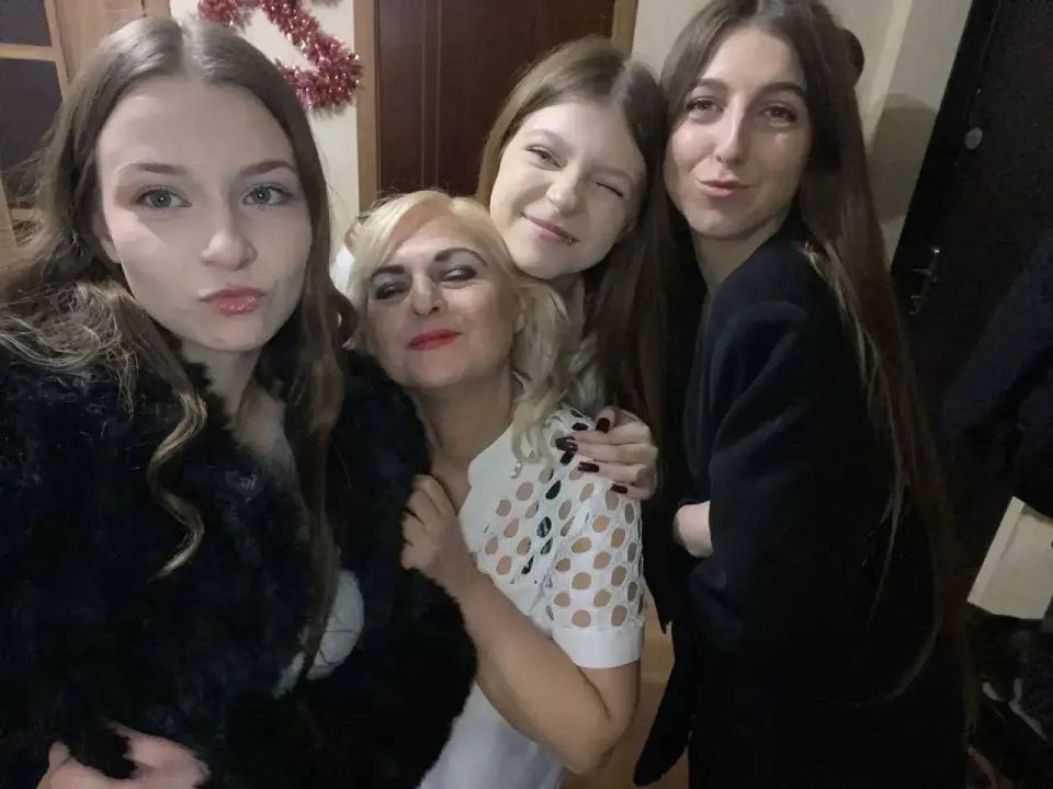 Одна девушка после аварии частично парализована, у двух других серьёзные травмы: семья из Славска нуждается в помощи