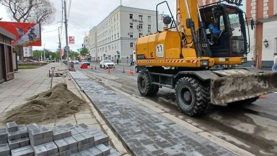 В рамках планового обновления дорожной инфраструктуры и устранения аварийных участков в городе сегодня активно ведутся ремонтные работы на ряде ключевых улиц