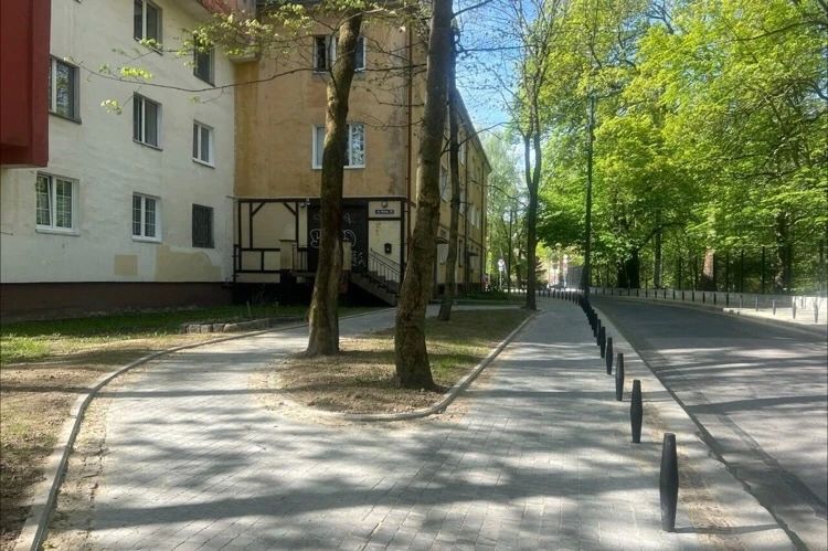 Рядом с зоопарком в Калининграде завершают ремонт тротуара Рядом с зоопарком в Калининграде завершают ремонт тротуара