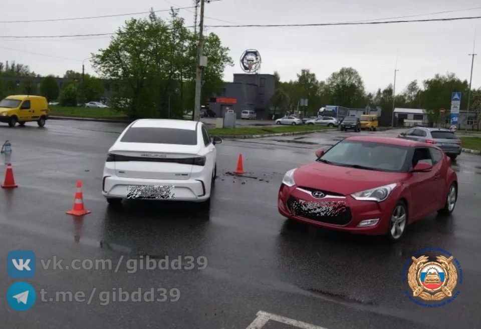 По оперативной информации, сегодня 06.05.2026 около 13:48 в городе Калининграде на пр-те Победы вблизи д. 180, произошло столкновение автомобиля «Хендэ» под управлением водителя 1981 года рождения и автомобиля «Хендэ» под...