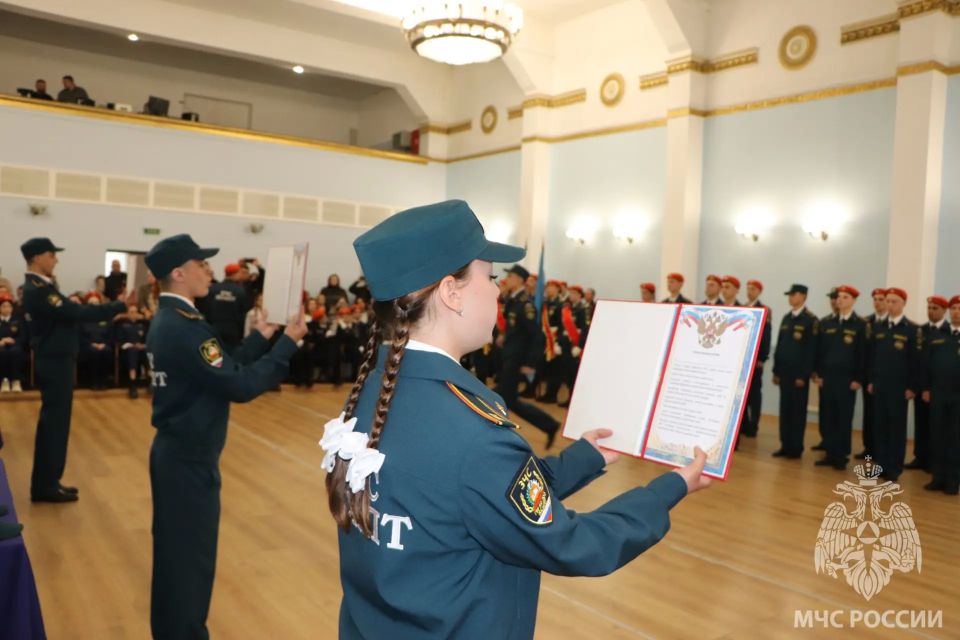 Юные курсанты приняли присягу Юные курсанты приняли присягу