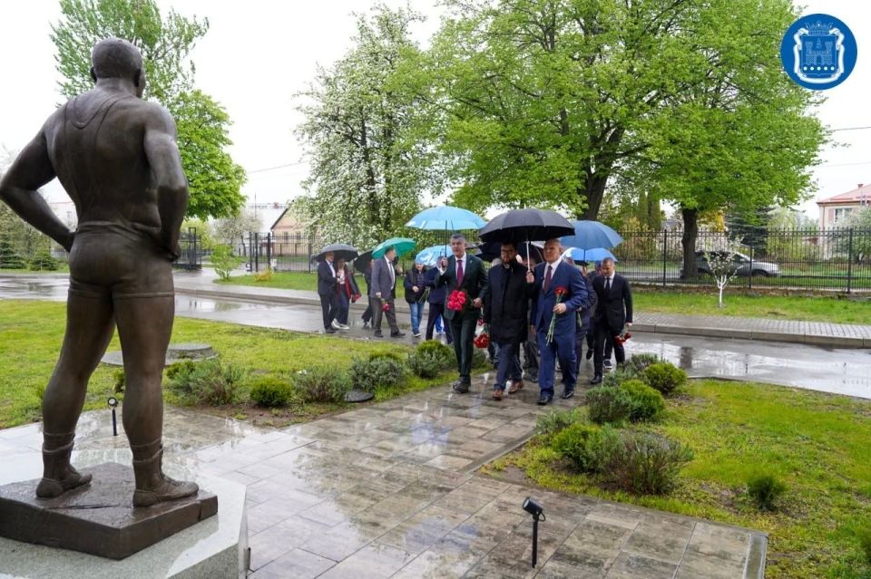 Трёхкратный олимпийский чемпион по греко-римской борьбе Александр Карелин посетил калининградский фестиваль единоборств «Кубок Балтики» Трёхкратный олимпийский чемпион по греко-римской борьбе Александр Карелин посетил калининградский фестиваль единоборств «Кубок Балтики»