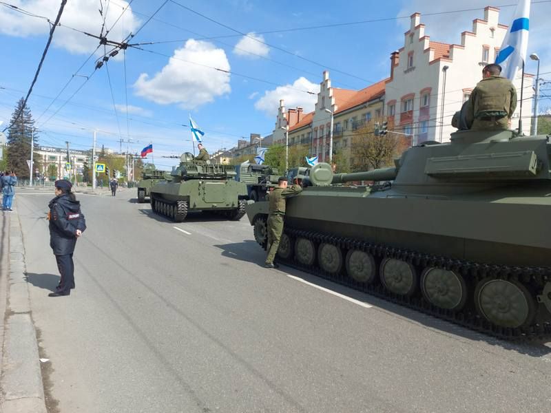 Названо число желающих пойти на парад в Калининграде - опрос