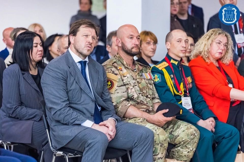 Трёхкратный олимпийский чемпион по греко-римской борьбе Александр Карелин посетил калининградский фестиваль единоборств «Кубок Балтики» Трёхкратный олимпийский чемпион по греко-римской борьбе Александр Карелин посетил калининградский фестиваль единоборств «Кубок Балтики»