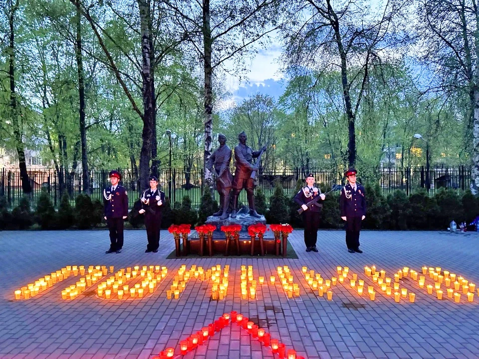 Офицеры СК России отдали дань уважения героям Великой Отечественной войны в День Победы Офицеры СК России отдали дань уважения героям Великой Отечественной войны в День Победы