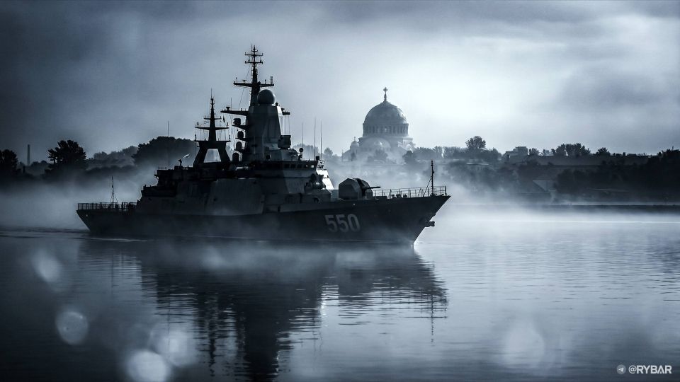 День Балтийского флота. Днем основания будущего Дважды Краснознаменного принято считать 18 (7) мая 1703 года, когда гребная лодочная флотилия под командованием Петра I захватила шведские корабли бои в устье Невы