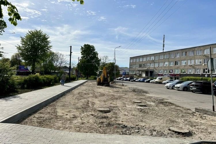 В районе улицы Бассейной в Калининграде завершают ремонт тротуара В районе улицы Бассейной в Калининграде завершают ремонт тротуара