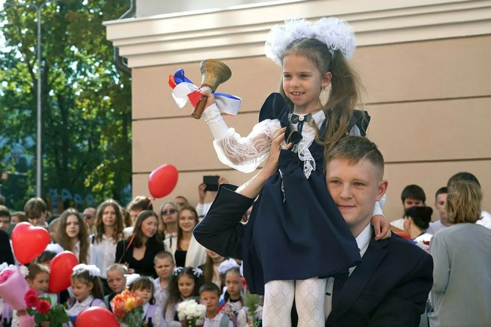 Выпускной из начальной школы теперь почти как свадьба: теплоходы, фотобуки и байк-шоу