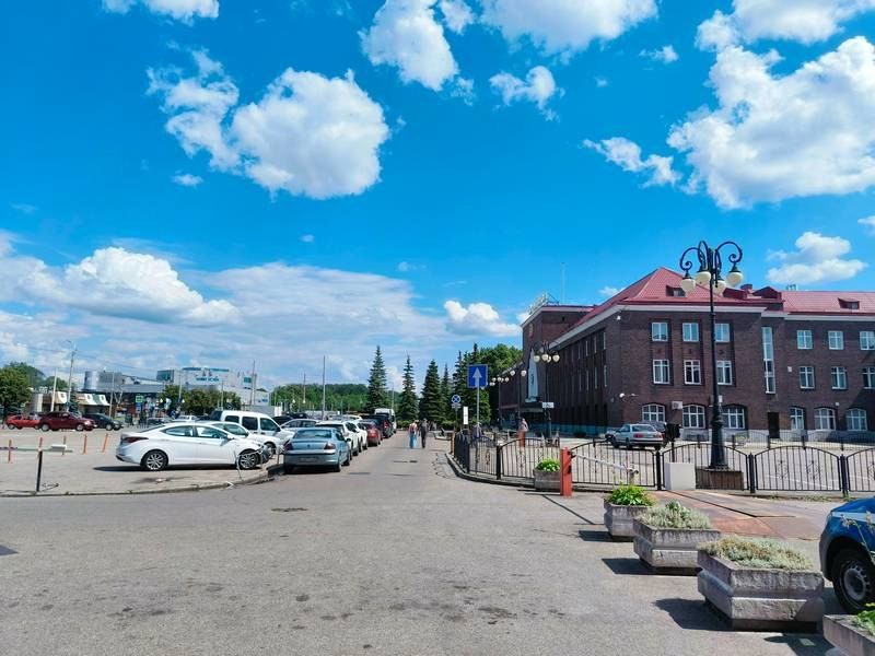 Пассажиры взвыли об очередях за билетами на выезд из Калининграда