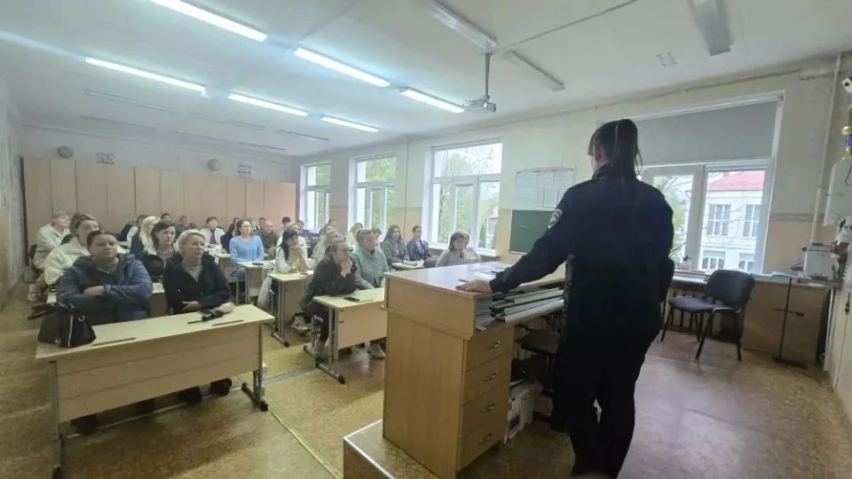 Сотрудниками Госавтоинспекции города Светлый проведена встреча с родителями учащихся МБОУ СОШ №1