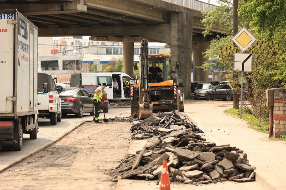 21 мая дорожные работы развернулись на Эстакадном мосту, также демонтажные работы проводятся на ул. А. Невского 21 мая дорожные работы развернулись на Эстакадном мосту, также демонтажные работы проводятся на ул. А. Невского