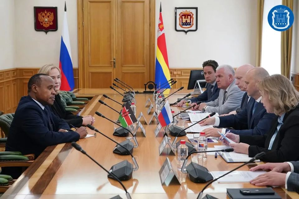 Алексей Беспрозванных встретился с послом Кении Питером Матуки