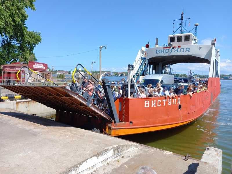 Балтийск предупредили об очередях туристов на косу