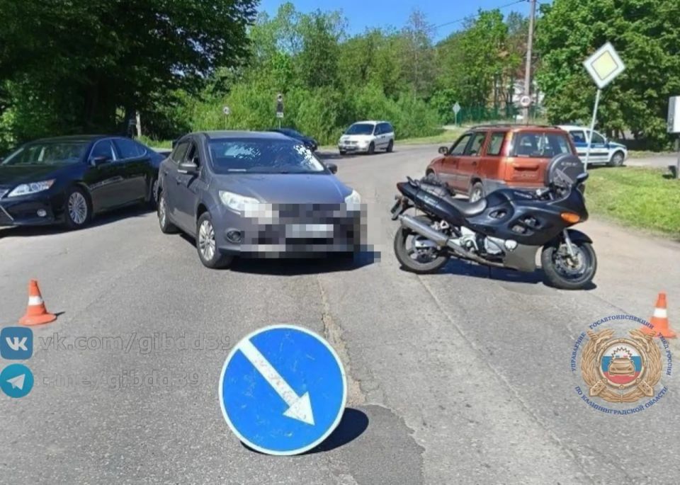 На Аллее Смелых столкнулись легковушка и мотоцикл, пострадал один человек