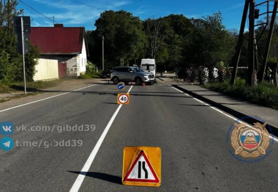 В Гурьевске легковушка столкнулась с мотоциклом, байкера отбросило на ехавшую по встречке машину